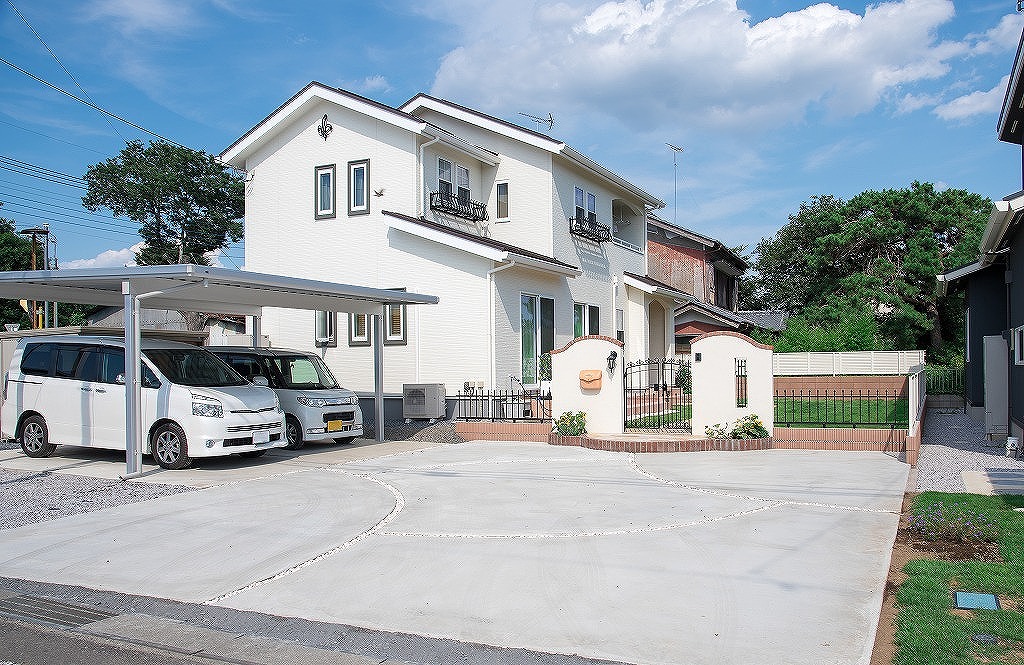 門前に駐車場のある外構